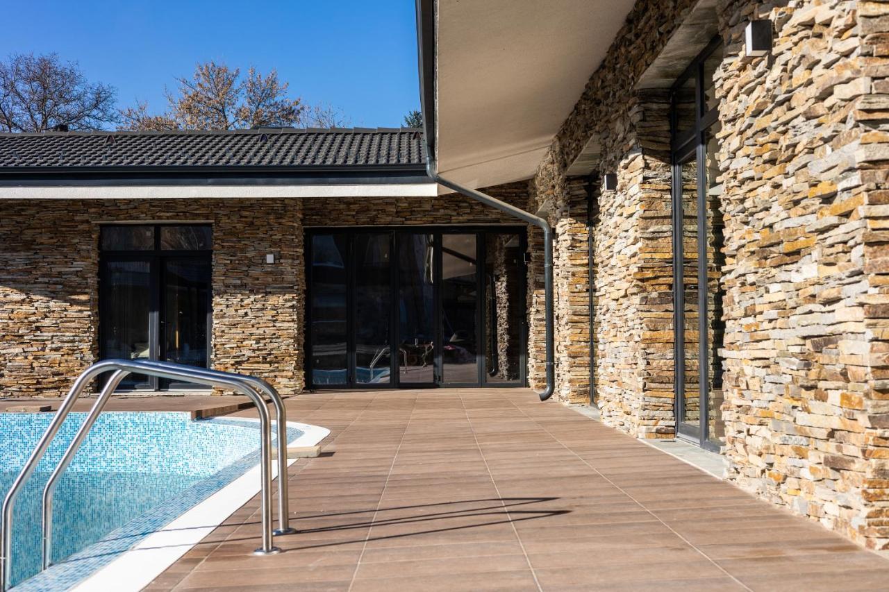 Sea And Mountain Prolesha Exterior photo